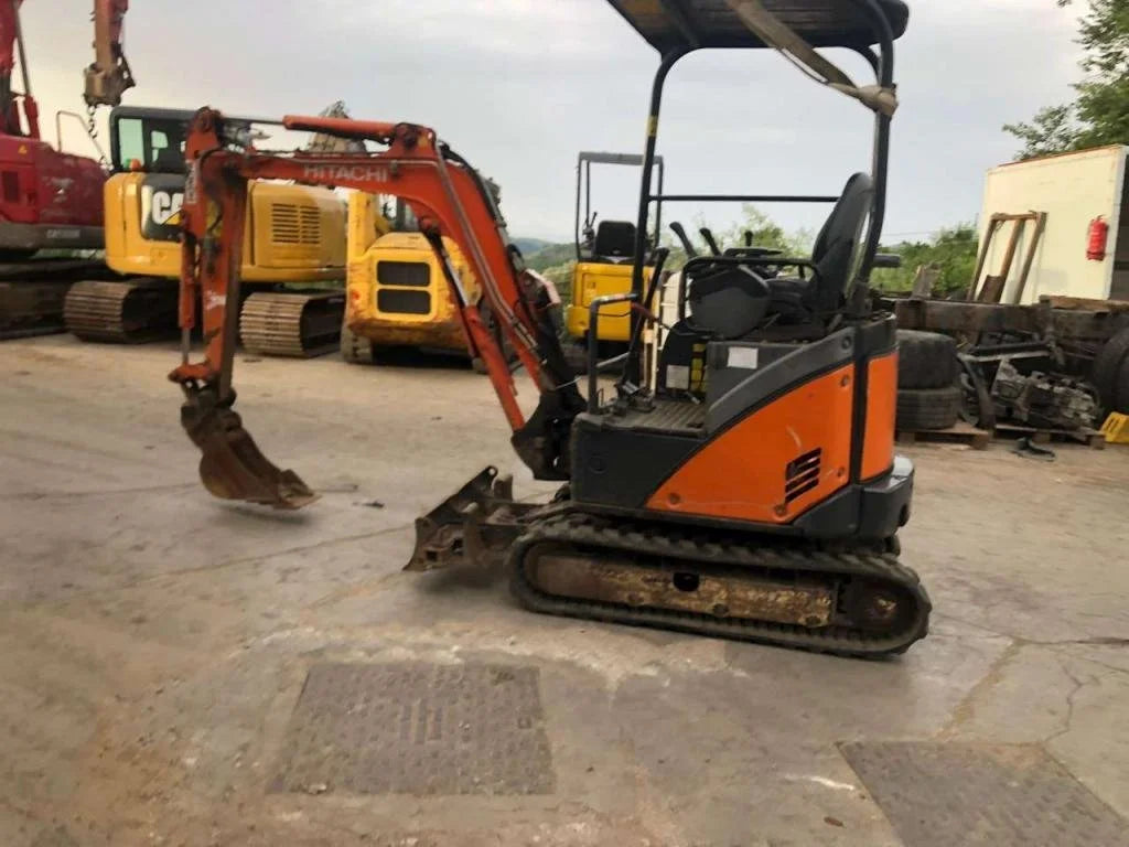 Mini-pelle HITACHI ZX17U-2 YLR – 1,8 T + 3 Godets – Garantie 12 mois