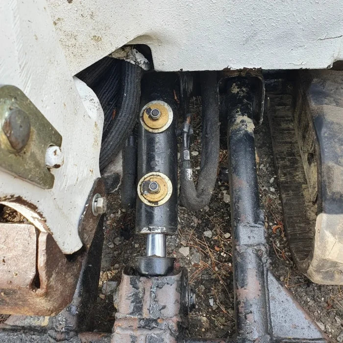 Bobcat 322g, 1,6T + 3 Godets