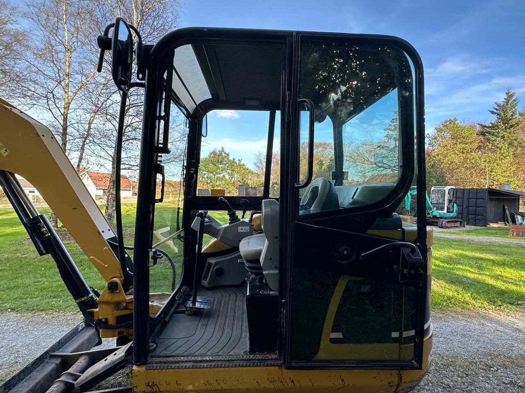 Cat 302.5C + 4 GODETS ET INCLINABLE