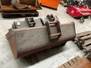 CATERPILLAR 302.7D + Marteau piqueur + Remorque + 4 Godets