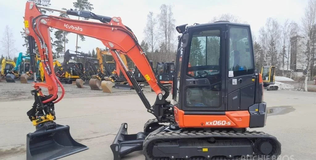 Mini-pelle KUBOTA KX060-5 avec ROTO – 5,7 T quasi neuve + 3 Godets – Garantie 12 mois