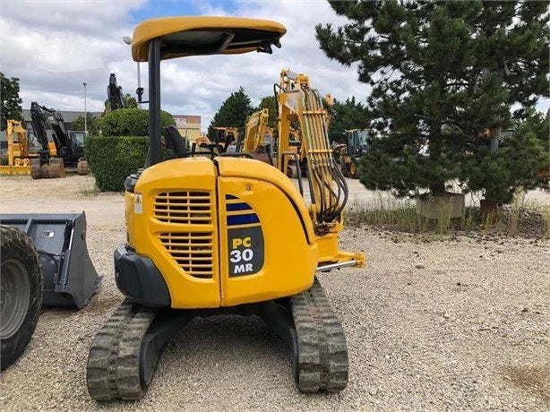 Mini-pelle KOMATSU PC30MR – 3,3 T polyvalente et révisée + 3 Godets – Garantie 12 mois