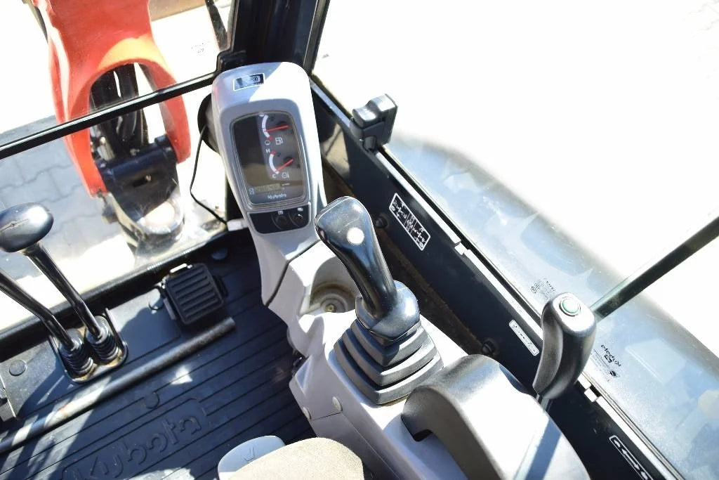 Mini-pelle KUBOTA U27-4 – 2,6 T + 3 Godets – Garantie 12 mois