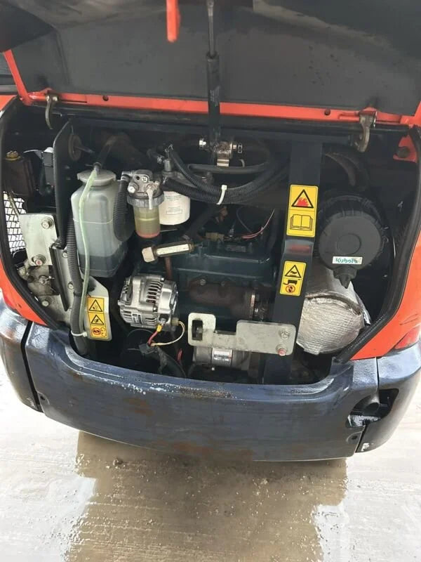 Mini-pelle KUBOTA KX015-4 – 1,5 T cabine équipée + 3 Godets – Garantie 12 mois