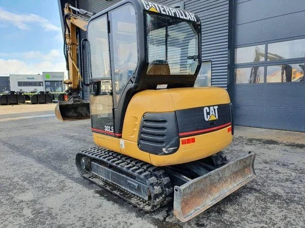 CATERPILLAR 302.5 + TARIERE HYDRAULIQUE + 3 GODETS
