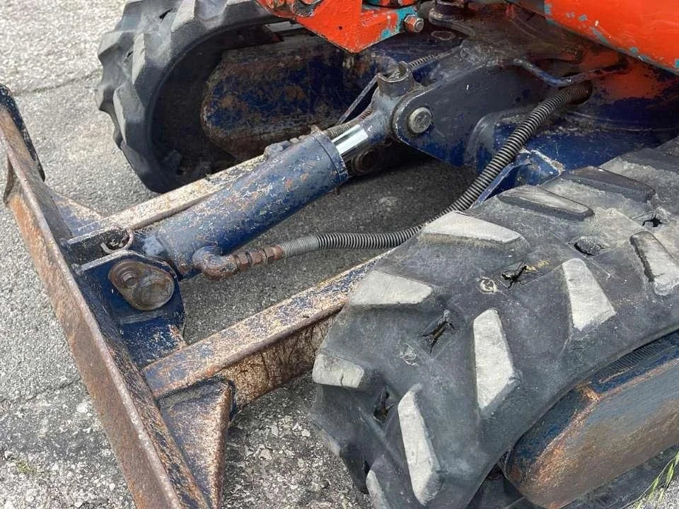 Pelle KUBOTA KX 08 – 8 T robuste et fiable + 3 Godets – Garantie 12 mois