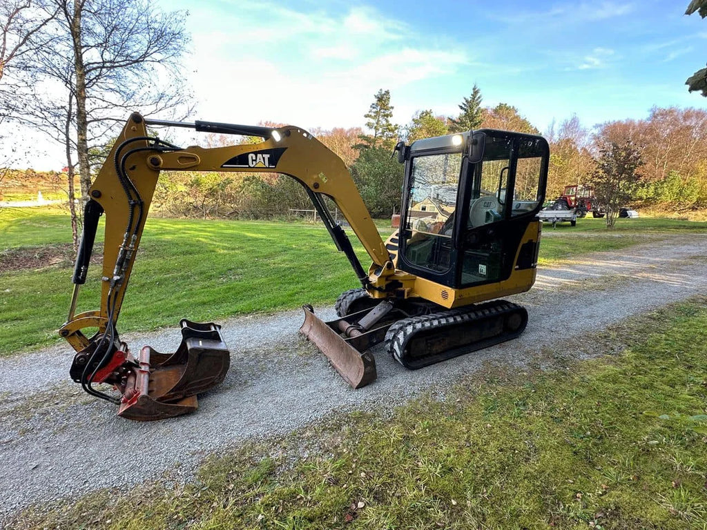 Cat 302.5C + 4 GODETS ET INCLINABLE