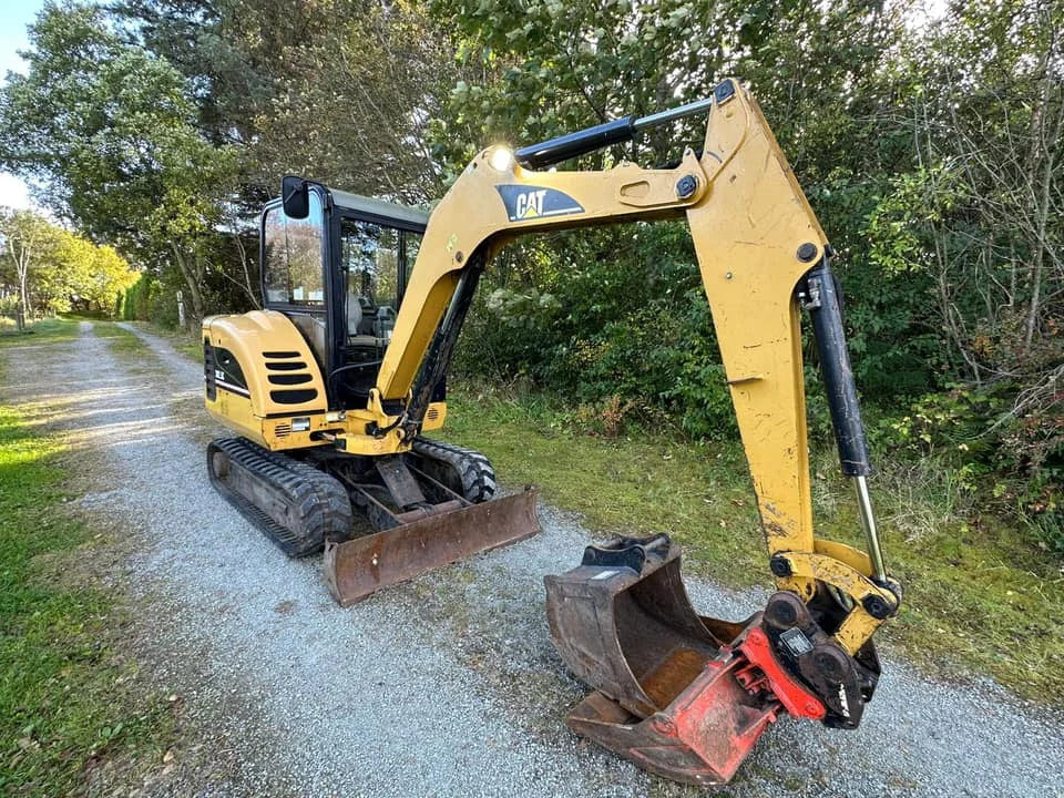 Cat 302.5C + 4 GODETS ET INCLINABLE