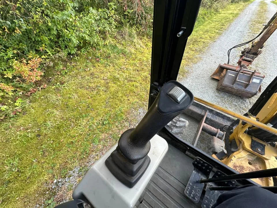 Cat 302.5C + 4 GODETS ET INCLINABLE