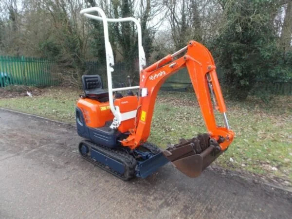 Micro-pelle KUBOTA K008-3 – 0,8 T compacte et révisée + 3 Godets – Garantie 12 mois