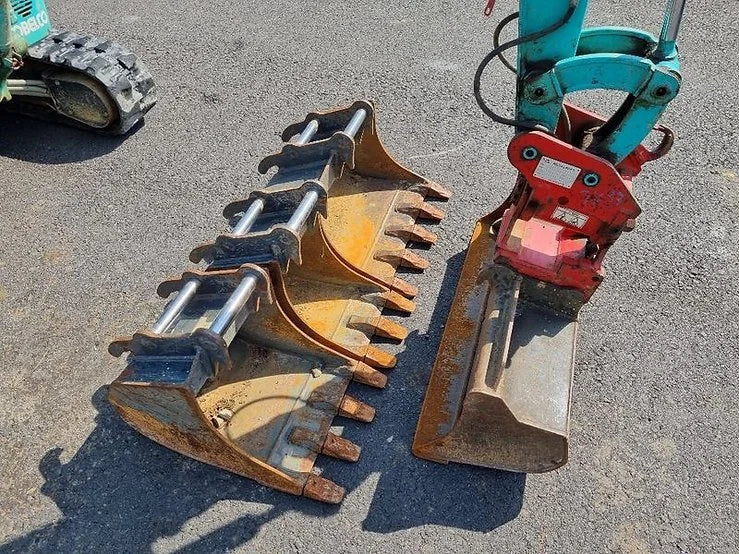 Mini-pelle Kobelco SK17 SR-3 + 3 GODETS - Garantie 12 mois