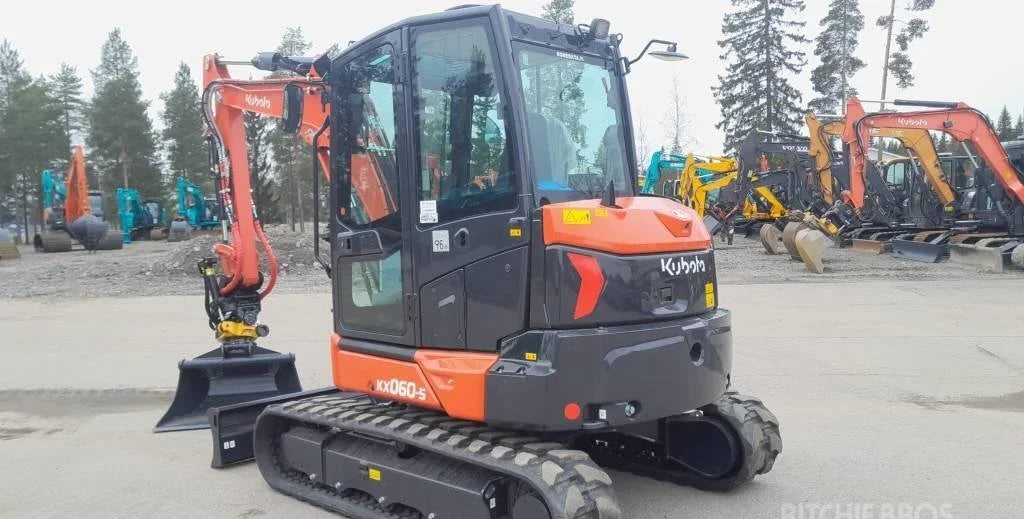 Mini-pelle KUBOTA KX060-5 avec ROTO – 5,7 T quasi neuve + 3 Godets – Garantie 12 mois