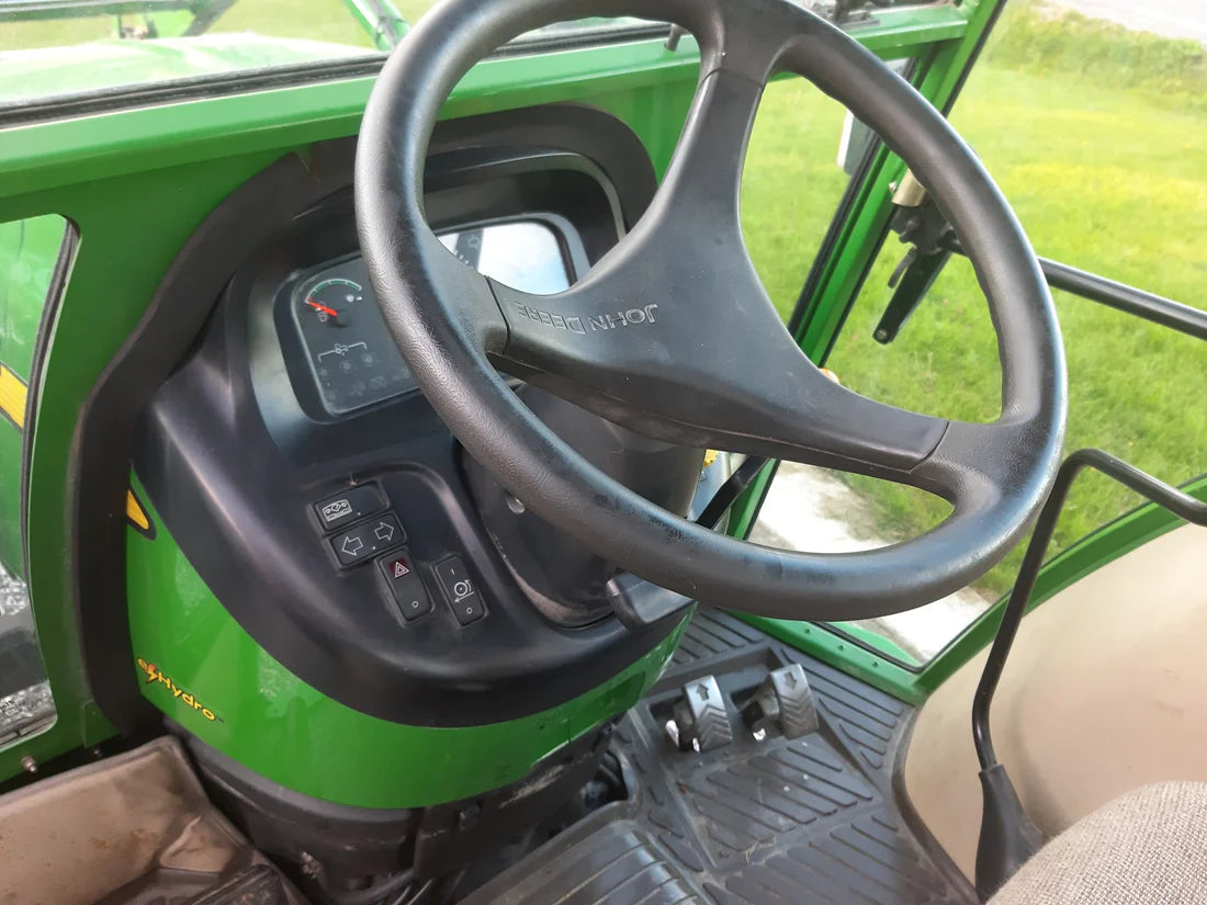 JOHN DEERE 4520 AVEC CHARGEUR FRONTAL