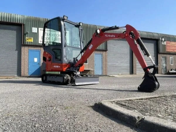 Mini-pelle KUBOTA KX016-4 – 1,6 T cabine équipée + 3 Godets – Garantie 12 mois