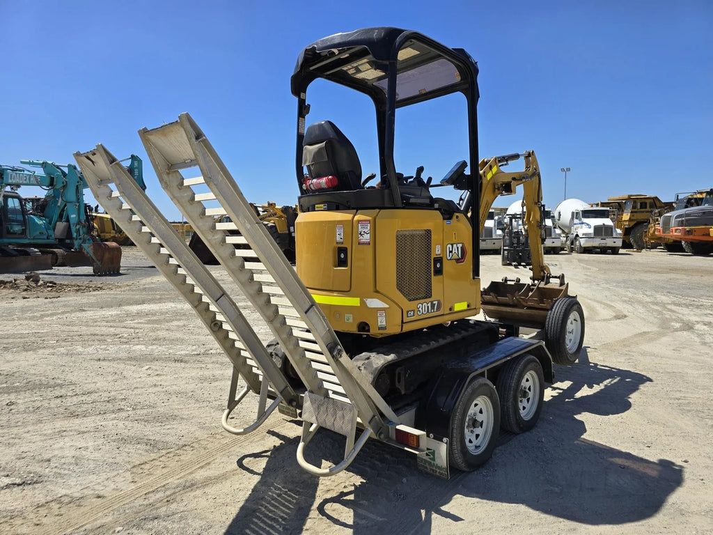 CATERPILLAR 301.7CR + 3 GODETS + REMORQUE 2021