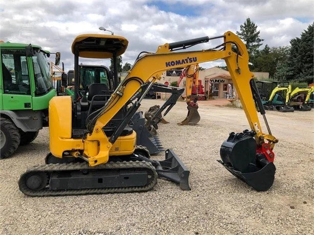 Mini-pelle KOMATSU PC30MR – 3,3 T polyvalente et révisée + 3 Godets – Garantie 12 mois