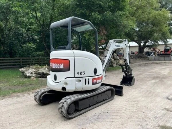 Bobcat 425G , 2,7T + 4 GODETS 2008