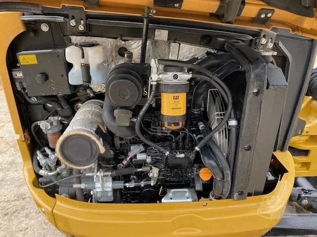 CATERPILLAR 302.7D + Marteau piqueur + Remorque + 4 Godets