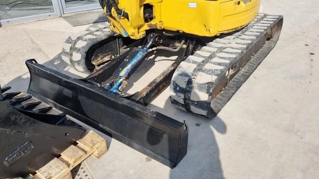 Mini-pelle CATERPILLAR 305E2 – 5 T + 3 Godets – Garantie 12 mois