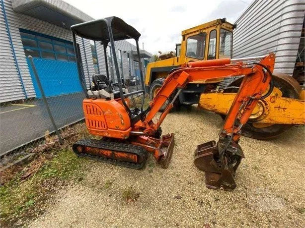 Mini-pelle HUTTER IHI 15NX – 1,5 T + 3 Godets – Garantie 12 mois