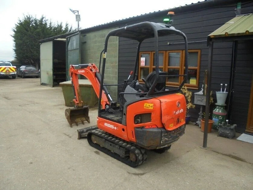 Mini-pelle KUBOTA KX015-4 – 1,5 T compacte et récente + 3 Godets – Garantie 12 mois