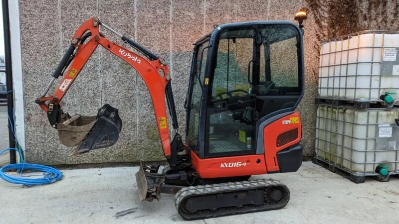 Mini-pelle KUBOTA KX016-4 – 1,7 T cabine équipée + 3 Godets – Garantie 12 mois