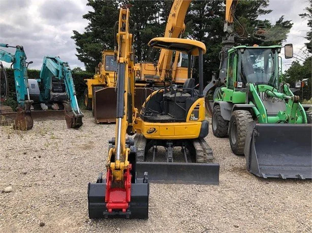 Mini-pelle KOMATSU PC30MR – 3,3 T polyvalente et révisée + 3 Godets – Garantie 12 mois