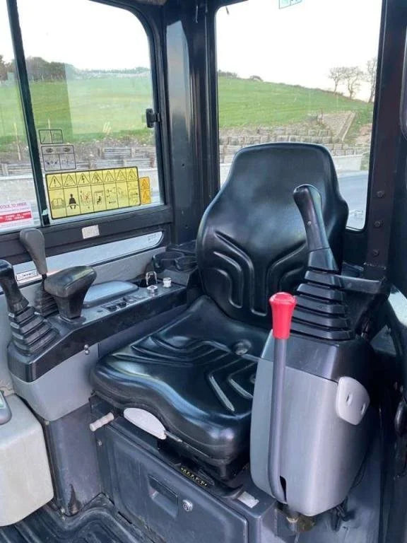 Mini-pelle DOOSAN DX27 Z – 2,8 T + 3 Godets – Garantie 12 mois