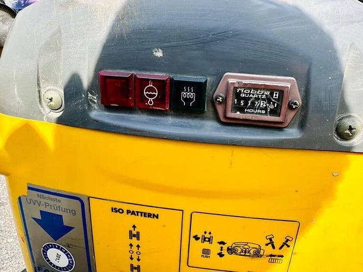 Micro-pelle KOMATSU PC09-1 – 0,8 T ultra-compacte + 3 Godets – Garantie 12 mois