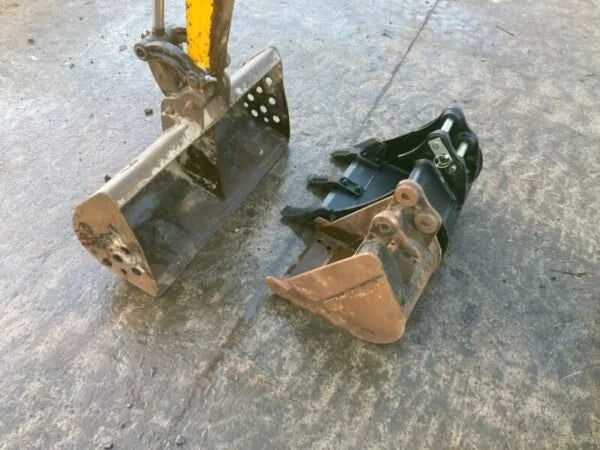 Mini-pelle JCB 8016 CTS – 1,5 T + 3 Godets – Garantie 12 mois