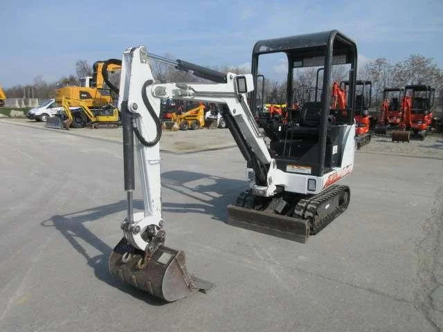 Bobcat 320, 1.5T + 3 Godets