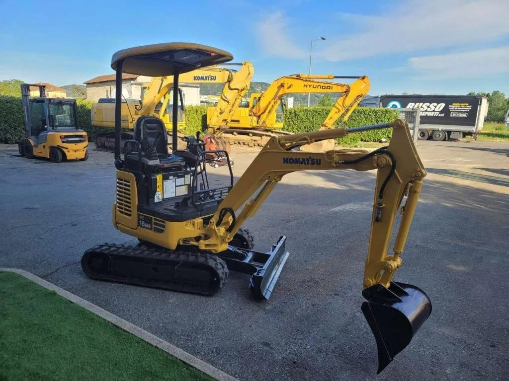 Mini-pelle KOMATSU PC18 MR2 – 1,9 T compacte et précise + 3 Godets – Garantie 12 mois