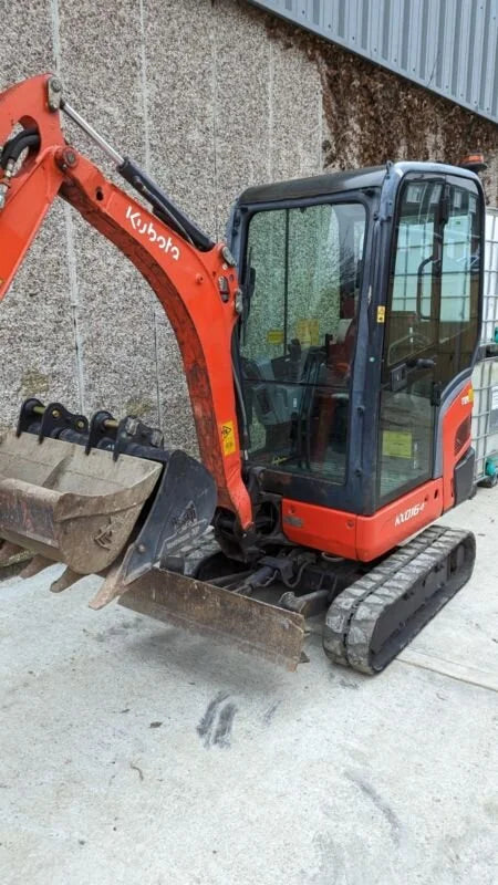 Mini-pelle KUBOTA KX016-4 – 1,7 T cabine équipée + 3 Godets – Garantie 12 mois