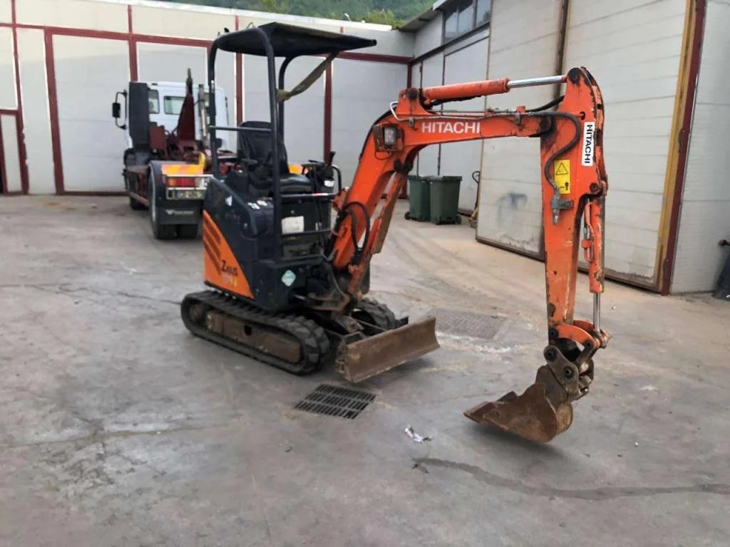 Mini-pelle HITACHI ZX17U-2 YLR – 1,8 T + 3 Godets – Garantie 12 mois