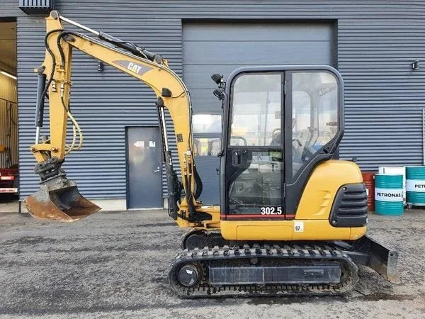 CATERPILLAR 302.5 + TARIERE HYDRAULIQUE + 3 GODETS