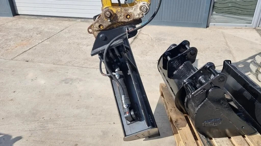 Mini-pelle CATERPILLAR 305E2 – 5 T + 3 Godets – Garantie 12 mois