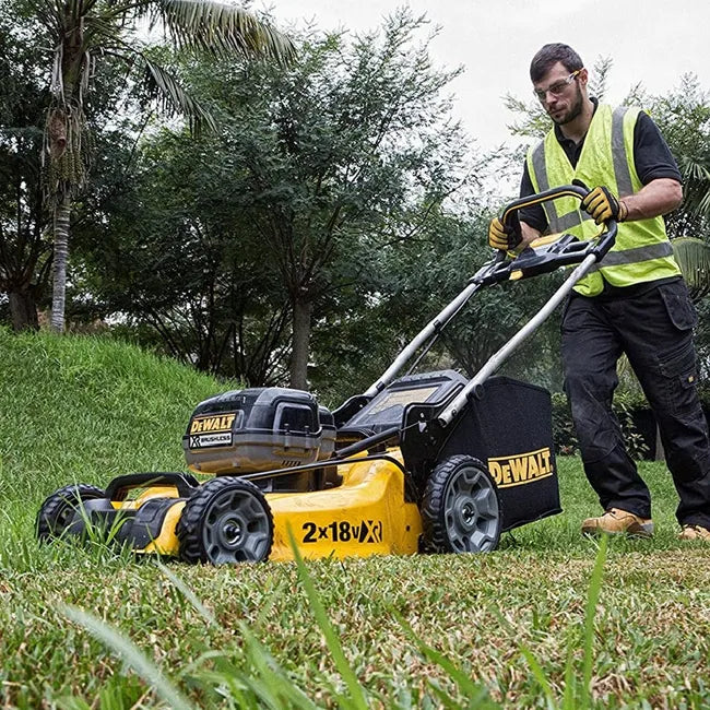 Dewalt - tondeuse à batterie 2x18v 5ah li-ion 55l - dcmw564p2