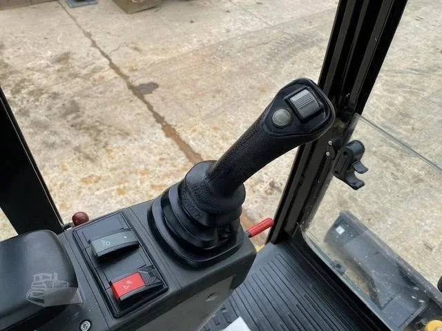 CATERPILLAR 302.7D + Marteau piqueur + Remorque + 4 Godets