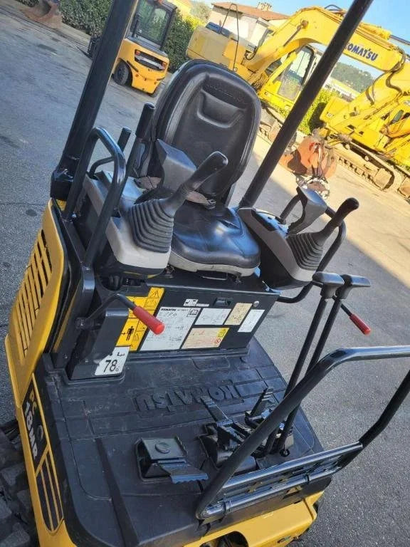 Mini-pelle KOMATSU PC18 MR2 – 1,9 T compacte et précise + 3 Godets – Garantie 12 mois