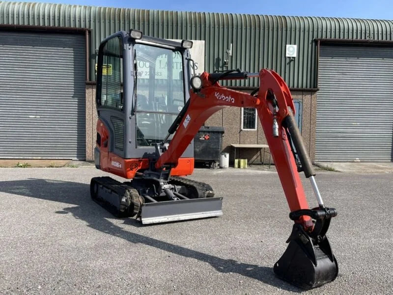 Mini-pelle KUBOTA KX016-4 – 1,6 T cabine équipée + 3 Godets – Garantie 12 mois
