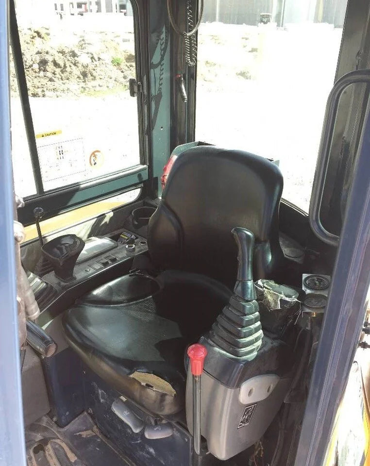 Mini-pelle HYUNDAI ROBEX 27Z-9 – 2,8 T + 3 Godets – Garantie 12 mois