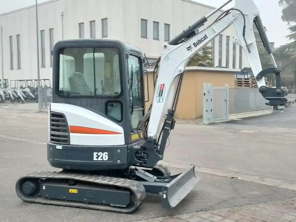 BOBCAT E26 + 3 GODETS
