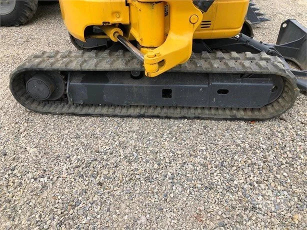 Mini-pelle KOMATSU PC30MR – 3,3 T polyvalente et révisée + 3 Godets – Garantie 12 mois