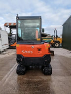 Mini-pelle KUBOTA KX027-4 – 2,7 T cabine climatisée + 3 Godets – Garantie 12 mois