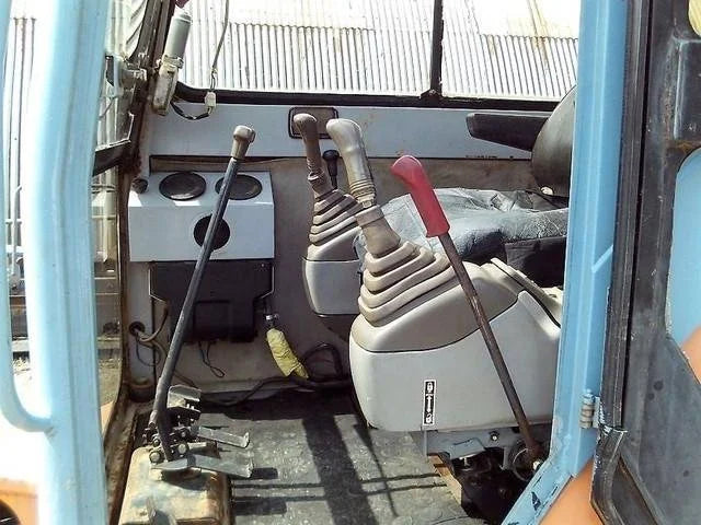 Mini-pelle HITACHI EX 40 – 4,1 T + 3 Godets – Garantie 12 mois