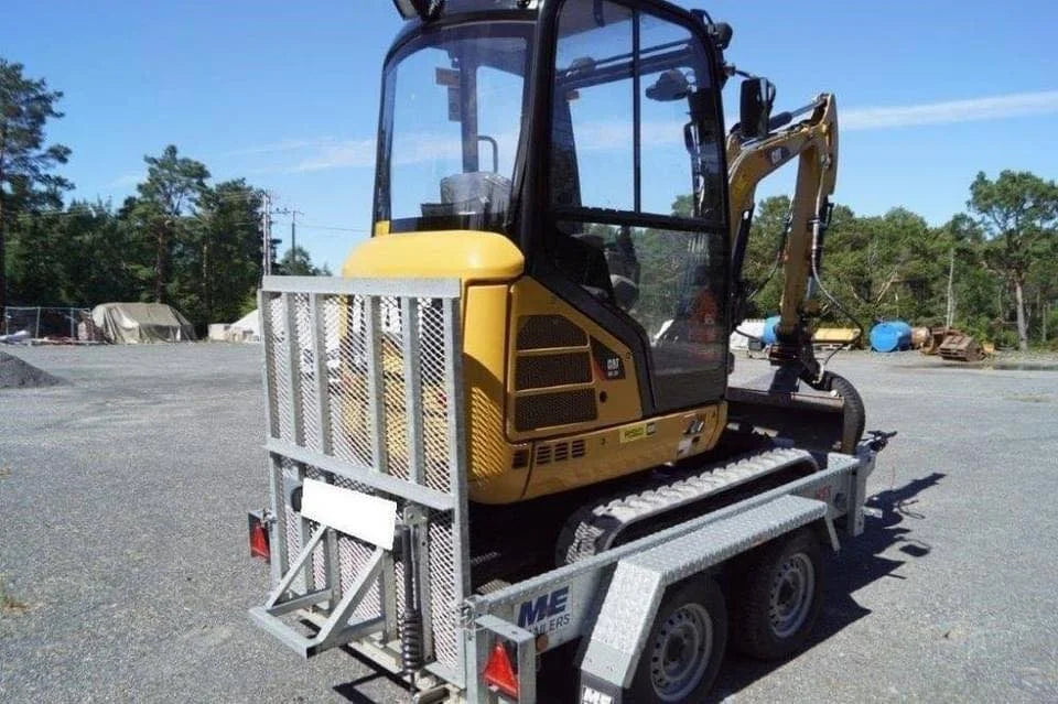 Mini-pelle CATERPILLAR 301.7D – 1,85 T avec remorque + 3 Godets – Garantie 12 mois