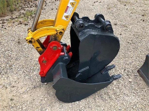 Mini-pelle KOMATSU PC30MR – 3,3 T polyvalente et révisée + 3 Godets – Garantie 12 mois