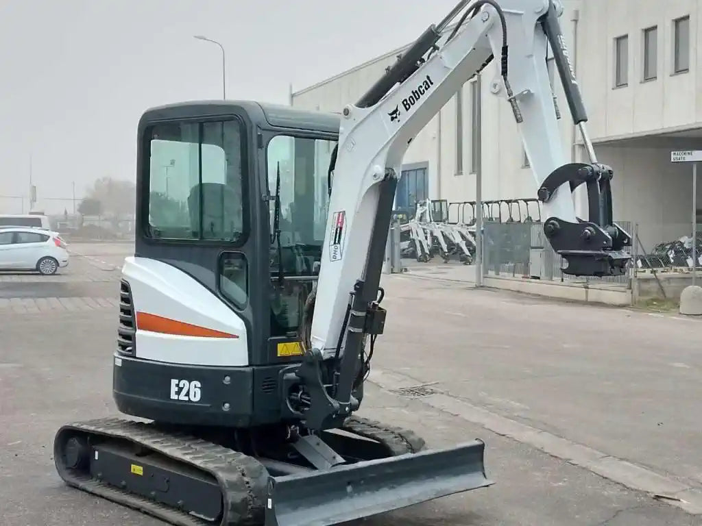 BOBCAT E26 + 3 GODETS