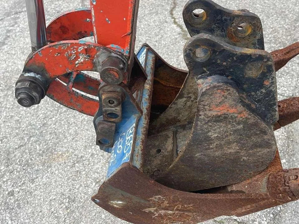 Pelle KUBOTA KX 08 – 8 T robuste et fiable + 3 Godets – Garantie 12 mois