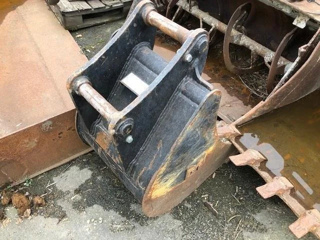 CATERPILLAR 302.5 + TARIERE HYDRAULIQUE + 3 GODETS